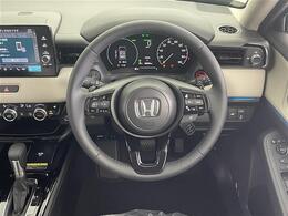 【ステアリング】軽い力で扱いやすいハンドルです。目立つ傷やスレなどなく綺麗な状態です！除菌プランいれていただくとさらに快適に！清潔なお車はお子様にも安心ですね！