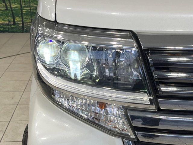 【LEDヘッドライト】悪天候や夜間走行時も良好な視界を確保し安心して運転できる高輝度LEDヘッドライトを装備！点灯速度が早く、消費電力も抑えられています。