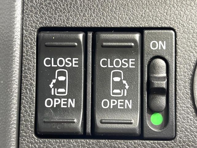 【両側パワースライドドア】スマートキーや運転席のスイッチで後席両側スライドドアの開閉が可能♪電動だから力を入れてドアを開ける必要が無く、小さなお子様でも簡単に開け閉めでき快適です♪