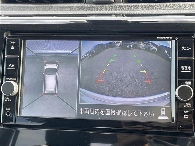 【アラウンドビューモニター】上から見下ろしたように駐車が可能です。安心して縦列駐車も可能です。