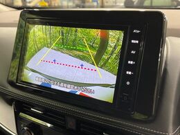 【バックカメラ】駐車時に後方がリアルタイム映像で確認できます。大型商業施設や立体駐車場での駐車時や、夜間のバック時に大活躍！運転スキルに関わらず、今や必須となった装備のひとつです！