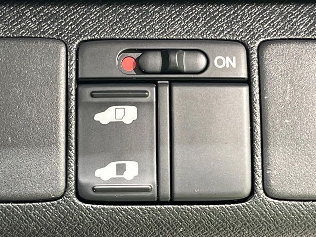 【パワースライドドア】スマートキーや運転席のスイッチでスライドドアの開閉が可能♪電動だから力を入れてドアを開ける必要が無く、小さいお子様でも、重い荷物を持っている時もラクに開け閉めできます♪