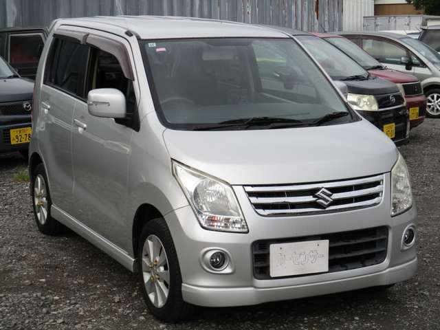【この車について】装備はスマートキー、地デジTV、ナビ、ETC、CD、チューナー、フォグランプ、LEDヘッドライト、アルミホイール、フル装備となっております。