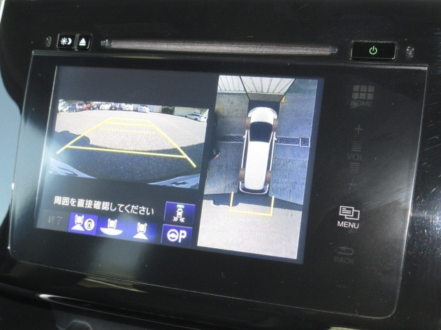 マルチビューカメラシステムを搭載しています！「見通しの悪い交差点での発進」「料金所などへの幅寄せ」「バック駐車」「縦列駐車」といった、多くの人が苦手意識を持ちやすいシーンで効果を発揮します。