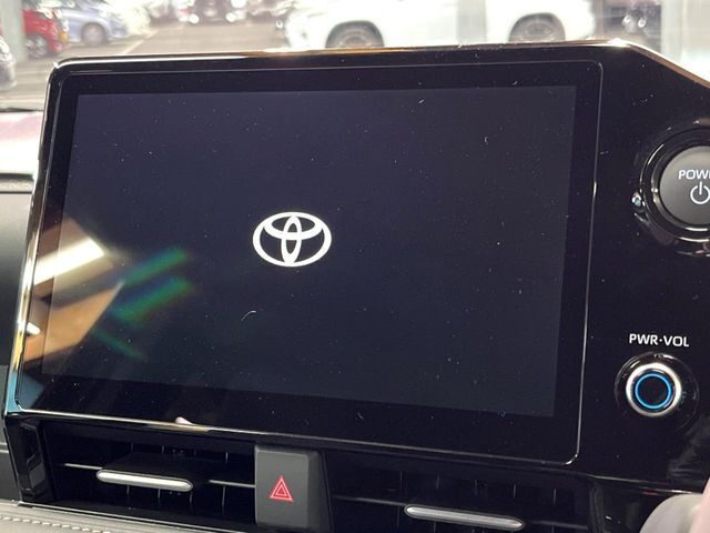 【10.5インチワイドナビ】高級感とインパクトのある大型ワイドナビを装備。各種オーディオ操作はもちろん、横長ワイド画面でのマップ2分割表示など、利便性も高いナビです♪