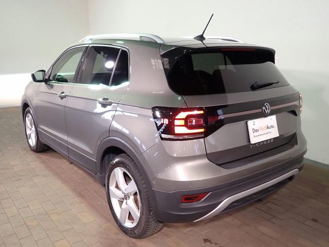 どの角度から見てもボリューム感のある大きな存在感のTCROSSです。