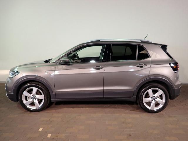 室内荷室視界存在感遊び心等、余裕の大きなSUVになっております。