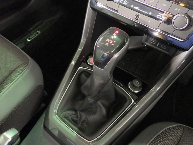 シフトレバーは大きく扱いやすい仕様となっております。マニュアルモードも搭載しております。