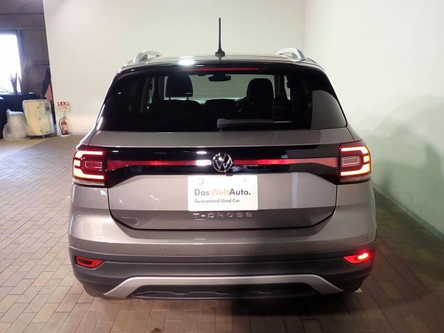 視認性に優れるLEDテールランプを採用し、減速や停止を後続車のドライバーに知らせることができます。