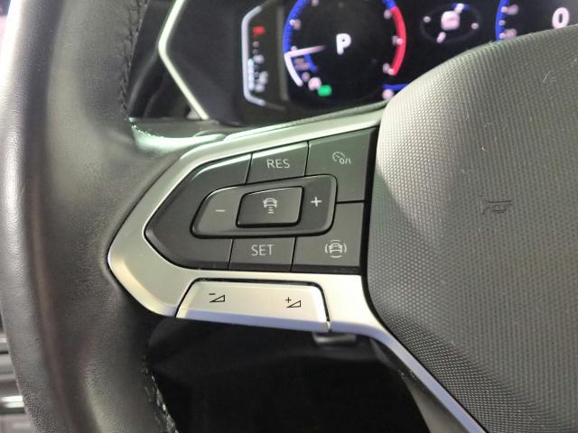 ステアリングホイール左側は同一車線内全車速運転支援システム【TRAVEL　ASSIST】の設定ができます。