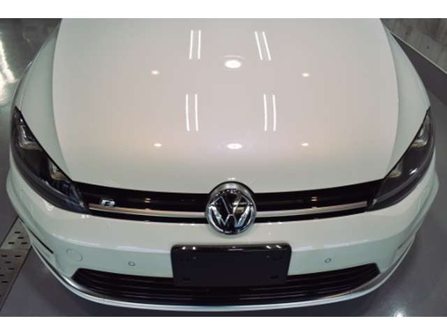 ボディを磨いてからのコーティング施工を実施します。