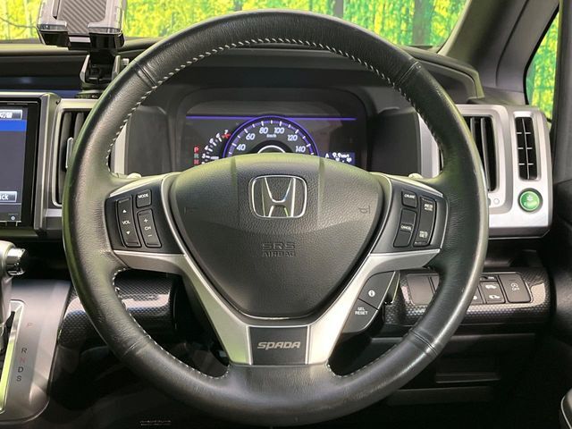 【純正革巻きステアリング】上質な革を使用することで、手にしっかり馴染みとても運転しやすいハンドルです♪
