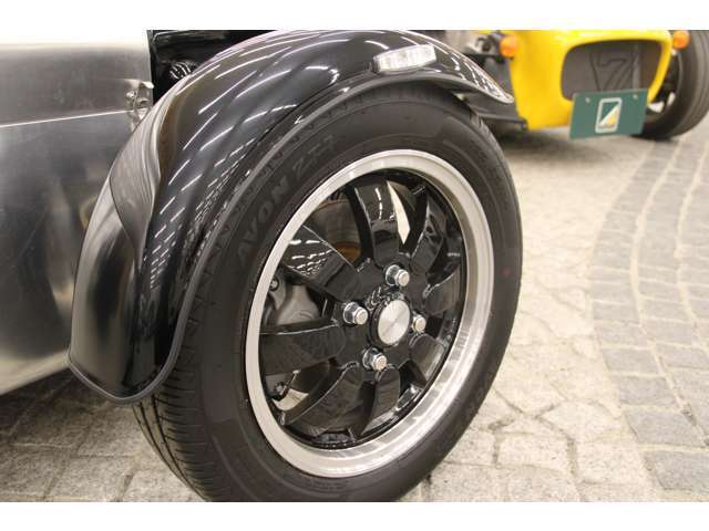 タイヤサイズは155/65R14となっております。