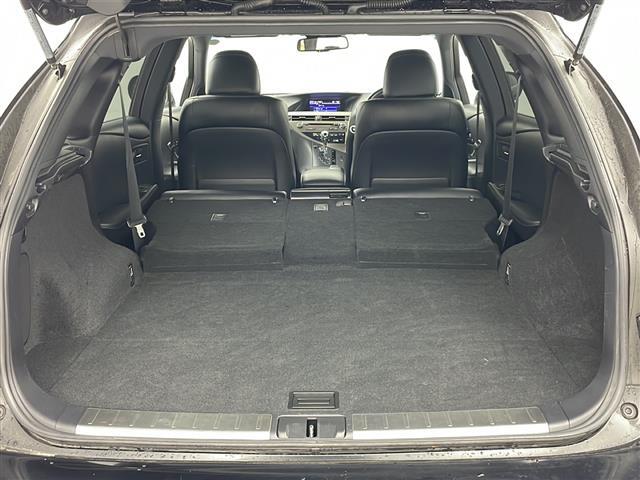 【シートアレンジ】乗せる人数、荷物によってシートをアレンジすれば、ダンボールなどの大きい荷物や、釣り具などの長尺物も載せられそうですね！