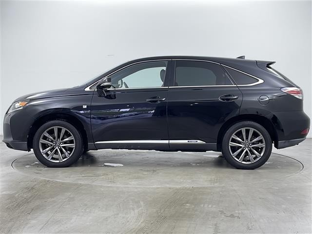 【左】当社基準による調査の結果、修復歴車と判断された車両は一部店舗を除き、販売を行なっておりません。万一、納車時に修復歴があった場合にはご契約の解除等に応じます。