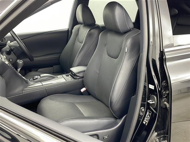 【助手席】きれいな助手席なので家族や友だちに乗ってもらっても安心です！新品のフロアマットのご注文も可能です。掲載箇所以外にご希望の写真がございましたらお気軽にお問い合わせ下さい。