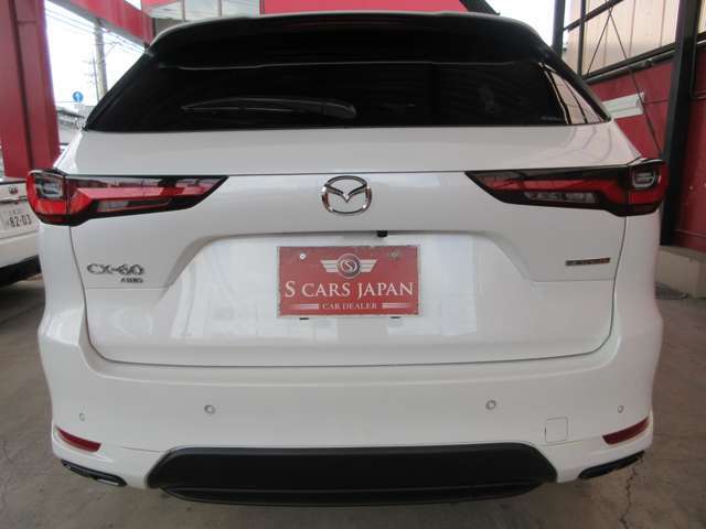 CX-60 XD-HYBRID Premium Sports入庫致しました。外装はロジウムホワイトプレミアムメタリック(51K)になります。納車前には、磨き・撥水コート施工致します
