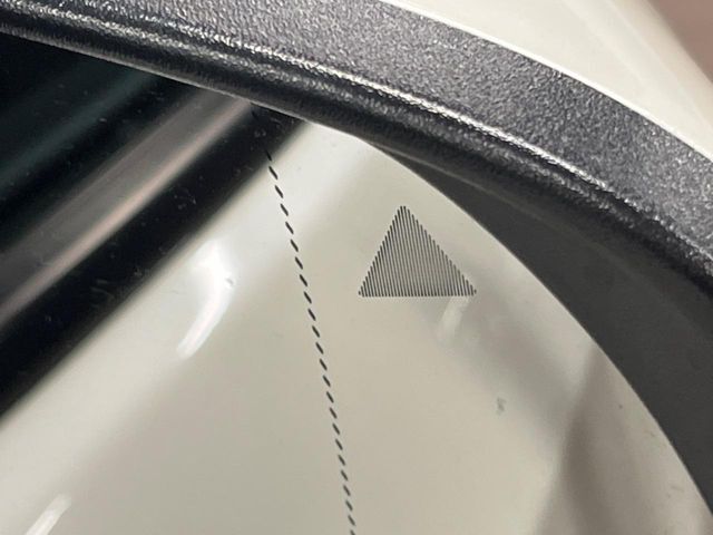 ●ブラインドアシストセンサー：視角からの車を感知し、ドライバーが車線変更を行う際に、警告音と共に注意を促してくれる安全支援機能です！