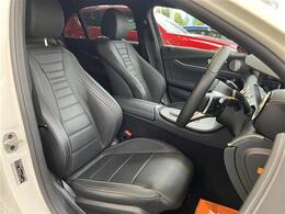 地域密着型店舗として直接買い取りをすることで前オーナーさまの情報はもちろん、想いも一緒に受け取り、プロの目線でしっかりと点検整備をして次のオーナーさまへ届けさせていただいております。