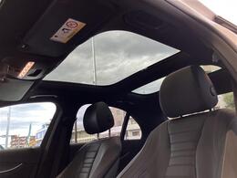 クルマを売ることを目的とせず、スタッフ1人1人の熱い想いを1台に託して、豊かで夢のある「クルマのある暮らし」のお手伝いをさせていただいています。