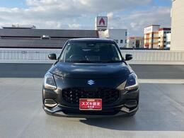 凛としたフェイスが魅力のフロントデザイン！白い光・ハイレスポンス、低燃費の【LEDヘッドランプ】！