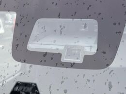 【スズキ　セーフティサポート】走行中に前方の車両等を認識し、衝突しそうな時は警報とブレーキで衝突回避と被害軽減をアシスト。より安全にドライブをお楽しみいただけます。