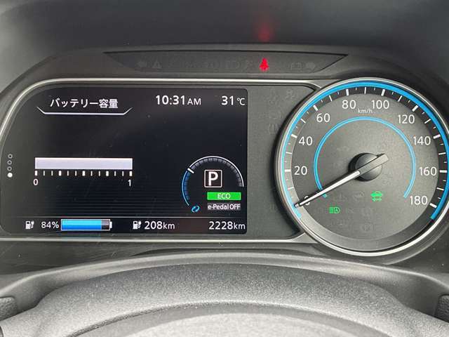 優れた視認性とデザイン性を兼ね備えたメーターです。瞬間電費・平均電費表示とともにエコドライブを意識した丁寧な走りをサポートします♪