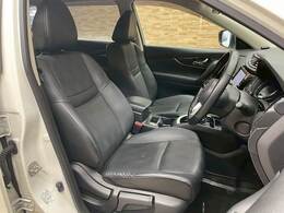 【レザーシート】ならではの高級感あふれる内装がこたわりのアイテム。見た目の高級感とより上質な座り心地をお楽しみください。