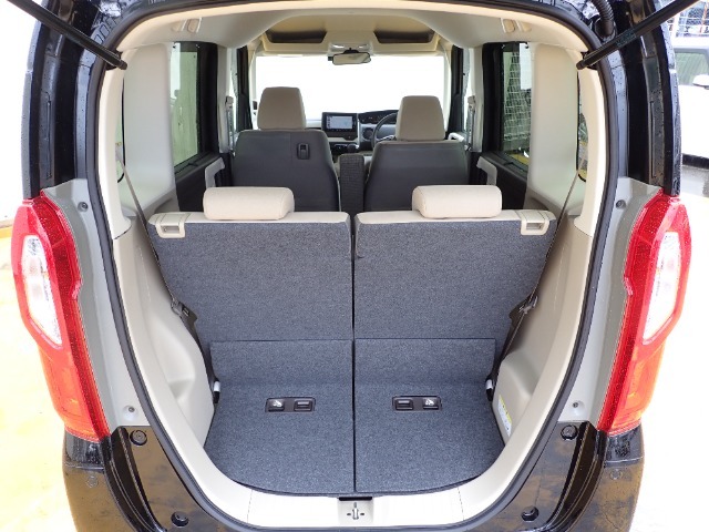 ◆定員乗車時のカーゴルームです。普段のお買い物の荷物やたくさんの収納が可能です。