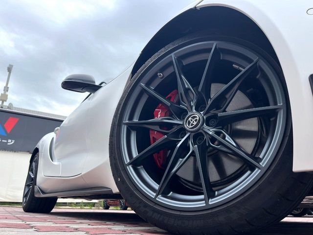 【純正19インチアルミホイール】外観にマッチした純正アルミホイールを装着しております。各種社外アルミホイールや、スタッドレスタイヤも取扱いしております。是非ご相談ください♪