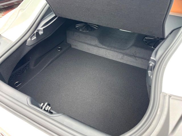 普段のお買い物や通勤、送迎等に十分な荷室スペースを確保しております。