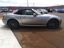 ☆6速MT☆純正ナビ☆フルセグTV☆Bluetooth☆黒本革シート☆ETC☆スマートキーx2☆前席シートヒーター☆ディスチャージヘッドライト☆ビルシュタインサス☆禁煙☆修復歴無☆走行2.2万Km！！