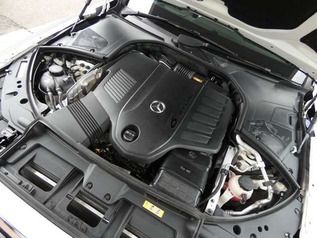 本革巻ウッドステアリング　ステアリングヒーター　DOHC 直列6気筒気筒ターボエンジン＋ISG　電子制御9速AT　パドルシフト　キーレスゴー　レインセンサー　右ハンドル　正規ディーラー車