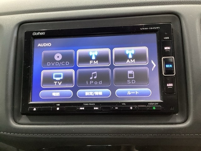 ナビゲーションはフルセグTV、インターナビ対応のGathers純正メモリーナビを搭載しています。Bluetoothオーディオ機能がありますので、スマートフォンなどの音楽も再生できます。