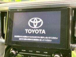 【メーカー純正ナビ】インテリアに溶け込むスタイリッシュな「専用設計」メーカーナビを装備♪視認性や操作性など基本性能にも優れ、より上質なカーライフをお楽しみいただけます。