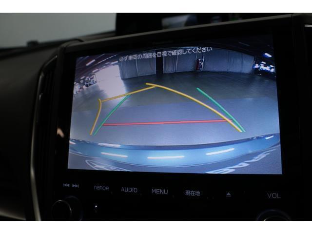 バックギヤに入れるとナビ画面にバックカメラの映像が映ります。ハンドルと連動してガイドラインも曲がってくれるのでバックのイメージがしやすいです。