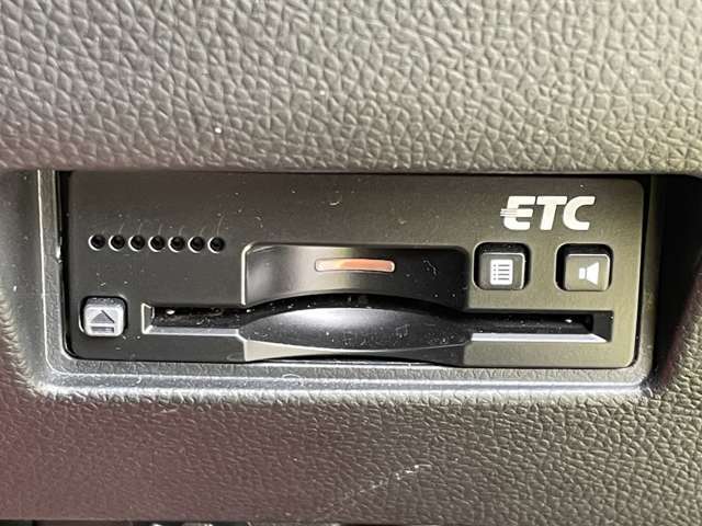 ◆【ETC】有料道路を利用する際に料金所で停止することなく通過できる、ETC車載器（ノンストップ自動料金収受システム機器）が装備されています。セットアップを行うことで利用可能になります。