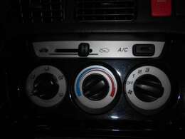 ☆マニュアルエアコン付きで充実装♪便利で快適なアイテムが盛りだくさん！ポイント5鈴鹿店は総在庫1000台以上の大型安心ディーラー系列です♪また提携オークションサイト約30万台から検索・取寄せもOK！