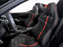 美しさと機能、静寂と情熱が見事に共存する一台です。