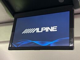 【フリップダウンモニター】大画面モニターで後席でもエンタメをお楽しみいただけます。小さなお子様にも大人気の装備です♪
