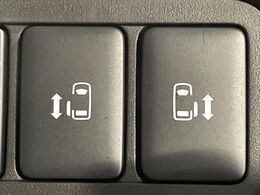 【両側パワースライドドア】スマートキーや運転席のスイッチで後席両側スライドドアの開閉が可能♪電動だから力を入れてドアを開ける必要が無く、小さなお子様でも簡単に開け閉めでき快適です♪