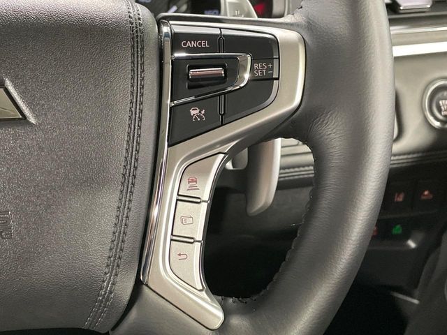 【レーダークルーズコントロール】高速道路での長距離走行が楽に！！自動で速度を保つクルーズコントロールが、衝突軽減システムと連携し、前方の車両を感知して車間を保つように速度調節してくれます！！