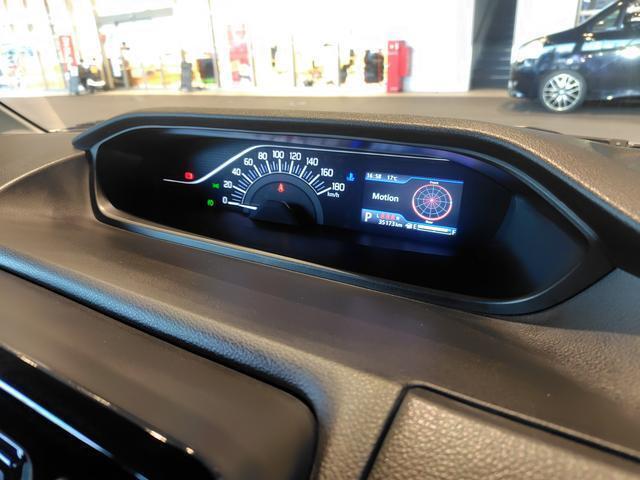 センターメーターで視認性もばっちりです。