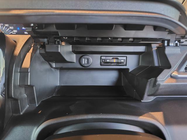 運転席前の収納スペースです。