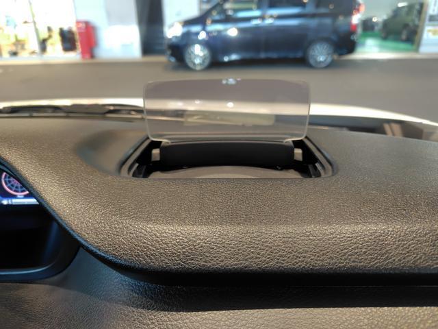 ヘッドアップディスプレイ付きですよ。