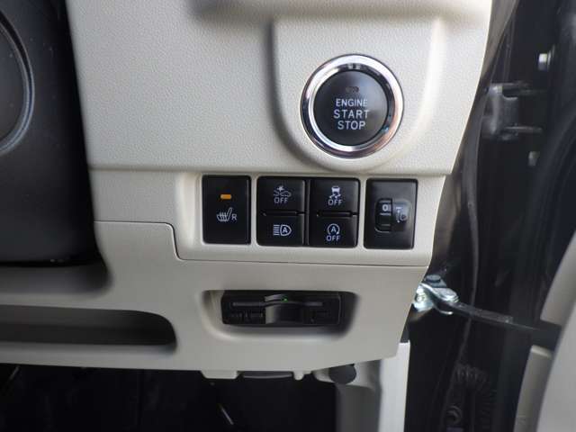 運転席にはシートヒーターがついています。