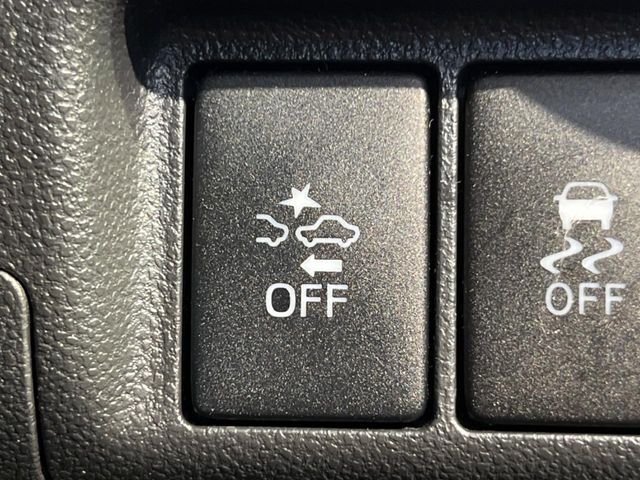 【スマートアシスト】走行中に前方の車両等を認識し、衝突しそうな時は警報とブレーキで衝突回避と被害軽減をアシスト。より安全にドライブをお楽しみいただけます。
