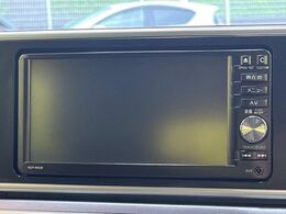 【純正ナビ】人気の純正ナビを装備しております。ナビの使いやすさはもちろん、オーディオ機能も充実！キャンプや旅行はもちろん、通勤や買い物など普段のドライブも楽しくなるはず♪