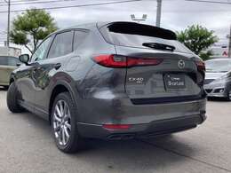 斜め後ろのデザインにもこだわっています♪