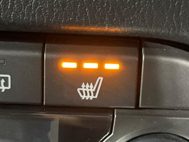 【シートヒーター】寒い日に重宝するシートヒーター！エアコンより早く温まってくれるので寒がりの人も安心ですね♪エアコンの温風は乾燥するから苦手、という方にもをおすすめです。